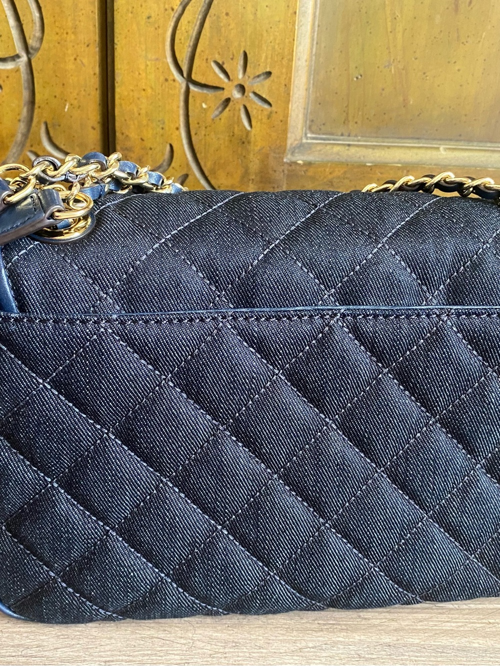Michael Kors Navy Quilted Shoulder Bag with Gold Chain - Picture 3 of 9